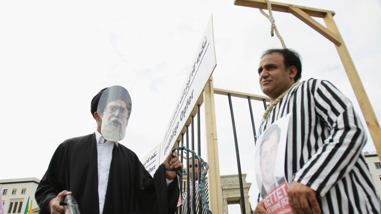 Най-малко 966 души екзекутирани в Иран през 2015-а, рекорд за последните 20 г.