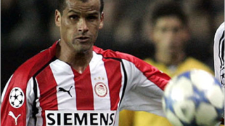 Ривалдо подписа с АЕК