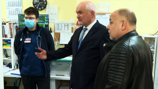 Премиерът Димитър Главчев посети днес Специализираната болница за активно лечение