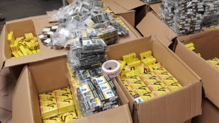 Митнически служители са открили 127 200 къса 6360 кутии контрабандни
