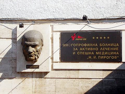Оперираха едното дете, ударено от мълния