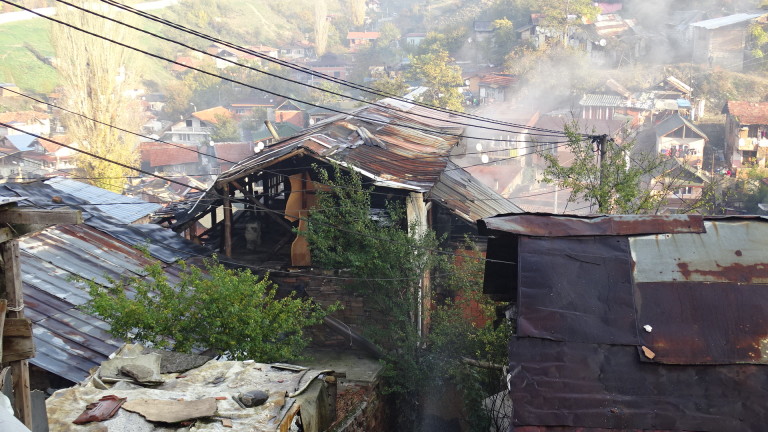 Пожар остави без дом четиричленно семейство в плевенското село Българене.