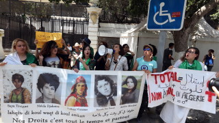 Десетки хиляди алжирци участваха в протестите провели се в петък