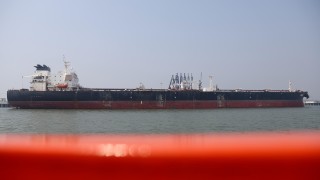 Индия няма ограничения за покупките на суров петрол от Иран