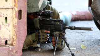 Израелски снайперисти заемат позиции в бежанския лагер в Дженин съобщава Ал