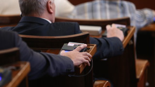 Тихо и неусетно без дебати депутатите приеха на второ четене