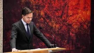Холандският министър председател Марк Руте спечели вота на недоверие предаде АП