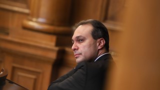 На кой фронт да започна С такава шега даде първото