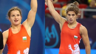 Отваряш очи Слънцето още не е изгряло Сякаш преди малко