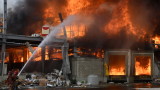 Голям пожар на пристанището в Бейрут месец след мощната експлозия
