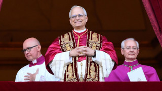 Още преди името му да бъде обявено от балкона на