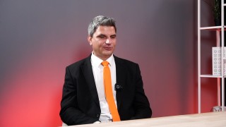 "Роботите не крадат работни места": Вече няма желаещи за тежките, еднообразни и опасни дейности