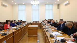Транспортният министър иска централната и местната власт трябва да работят в синхрон