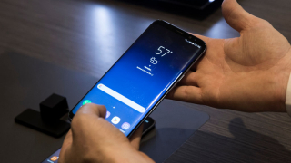 Samsung пуска конкурента на iPhone X през януари