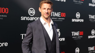 Бившият първенец във Формула 1 Дженсън Бътън се завръща зад