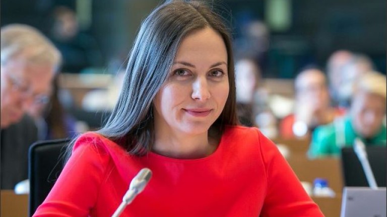 Българският евродепутат Ева Майдел ГЕРБ ЕНП изпрати писмо до Фейсбук съобщават