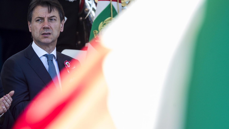 Премиерът на Италия плаши с оставка