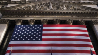 Индексът Дау Джоунс Dow Jones Industrial Average за първи път