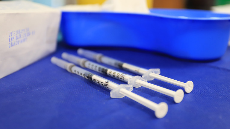 Два инцидента с ваксината на "АстраЗенека" в Гърция