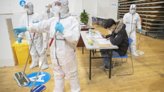 Спад на случаите на коронавирус в Китай и Южна Корея