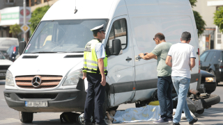 Моторист загина на място след сблъсък с микробус в София 