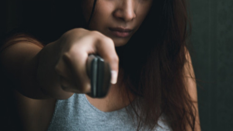 Жена намушка с нож приятеля си след семеен скандал в Ардино