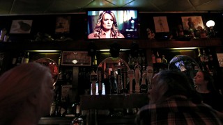 Заплашвали порноактрисата Сторми Даниелс да мълчи за срещата ѝ с Тръмп