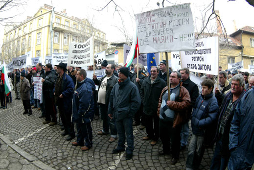 Млекопроизводители заплашват да блокират Дунав мост