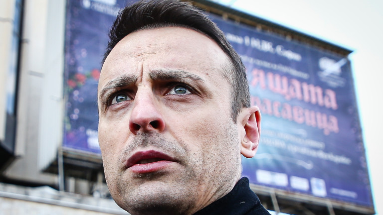 Заключени врати спряха Бербатов и екипа му