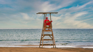 Отлага се действието на новата Наредба за водноспасителната дейност и