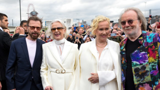 С хитовете си Dancing Queen и Gimme Gimme Gimme шведската