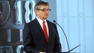 Председателят на полския парламент Марек Кучински обяви че подава оставка