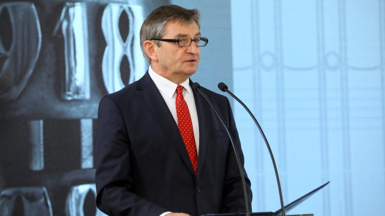 Председателят на полския парламент Марек Кучински обяви, че подава оставка,