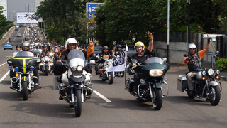 Китайски полицаи заловиха моторист без ръце