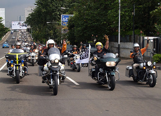 Китайски полицаи заловиха моторист без ръце