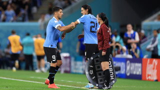 Ядосаният Кавани събори ВАР-монитора на земята