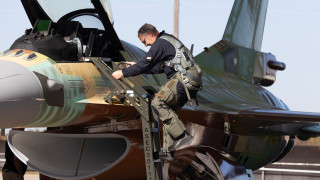 Вече има план как ще стигнат F 16 до България като