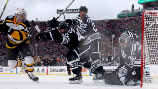 Бостън Брюинс победи Чикаго Белкхоукс с 4 2 в Зимната класика