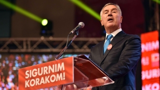 Президентът на Черна гора Мило Джуканович подписа спорния закон за