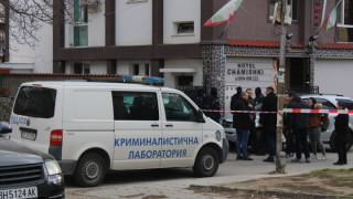 Задържаха 10 души след полицейска спецакция в Благоевград информира Нова