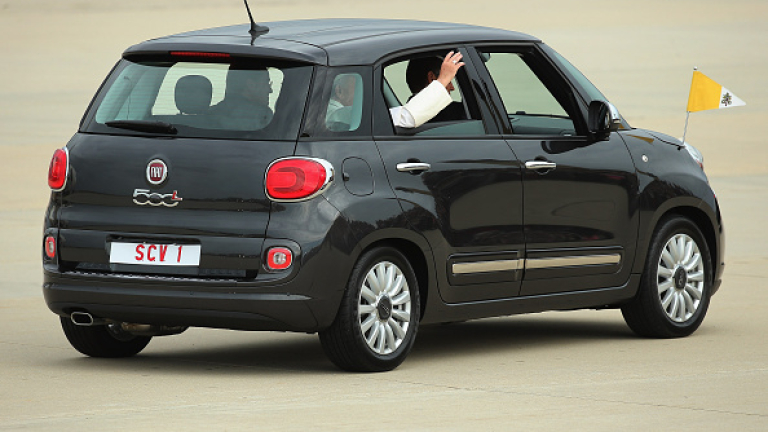 Продадоха Fiat-а на папата за 75 000 евро