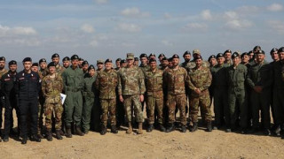 Командирът на Пети армейски корпус на САЩ генерал лейтенант Чарлс Костанца