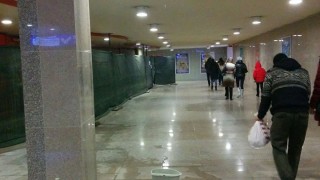 На метростанцията при НДК се появи теч но който засега