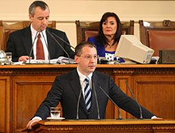 Станишев продължава да успокоява