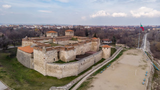 Крепостта Баба Вида продължава да се руши