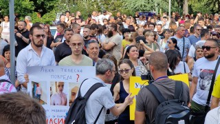 Хиляди българи излязоха на протести в цялата страна след случая
