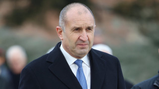 Президентът Румен Радев и лидерът на ДПС Делян Пеевски поздравиха