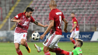 Висящите с картони в лагера на ЦСКА се увеличават лавинообразно