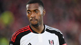 Челси официално обяви привличането на централния защитник Тосин Адарабиойо който