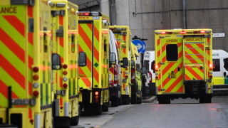 От днес пристигащите във Великобритания трябва да се самоизолират в